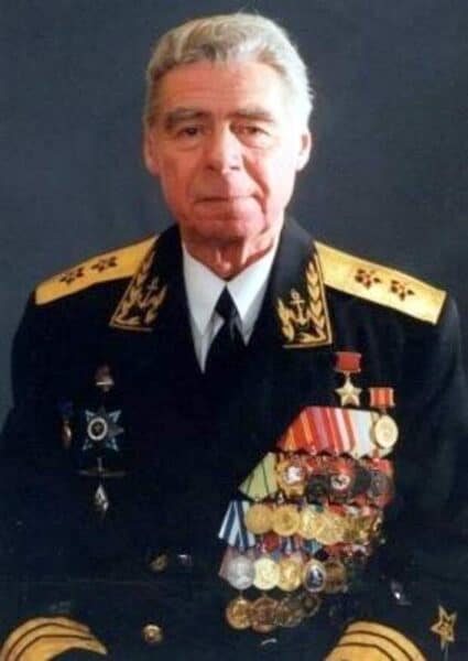 Герой Советского Союза вице-адмирал Лев Алексеевич Матушкин
