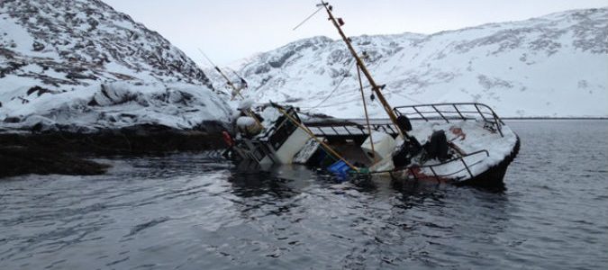 Троих рыбаков в Баренцевом море помогла спасти подводная лодка