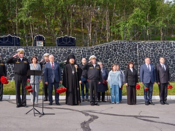 Видяево, 12 августа 2025 года, траурный митинг, посвящённый 25 летию гибели АПРК «Курск»