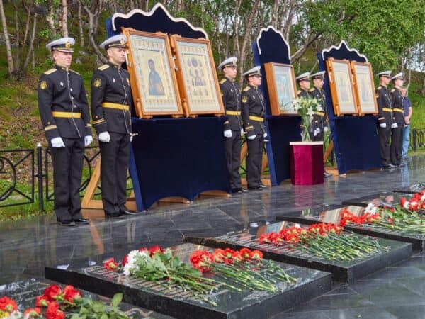 Видяево, 12 августа 2025 года, траурный митинг, посвящённый 25 летию гибели АПРК «Курск»